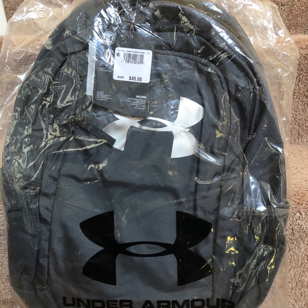 NEW Under Armour Youth Boy Backpack-GRAY